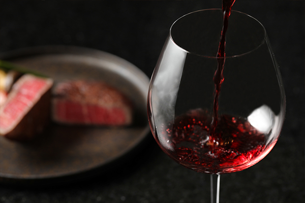 料理と調和する、厳選のワイン